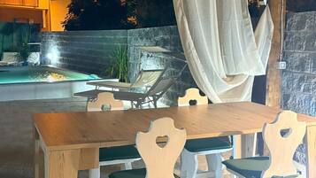 Outdoor dining