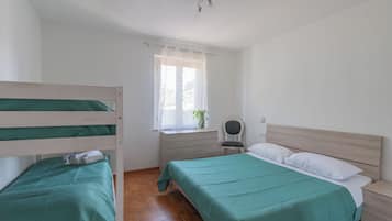 5 quartos, ferros/tábuas de passar roupa, Wi-Fi, roupa de cama