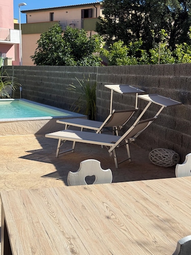 Villa Exclusive Près de la Mer à La Caletta – 15 Couchages avec Piscine Privée
