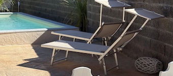 Villa Exclusive Près de la Mer à La Caletta – 15 Couchages avec Piscine Privée