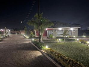 Property grounds - Luxurious Accomodation located in Lilongwe. Wisteria Suites is the best. (Lilongwe)