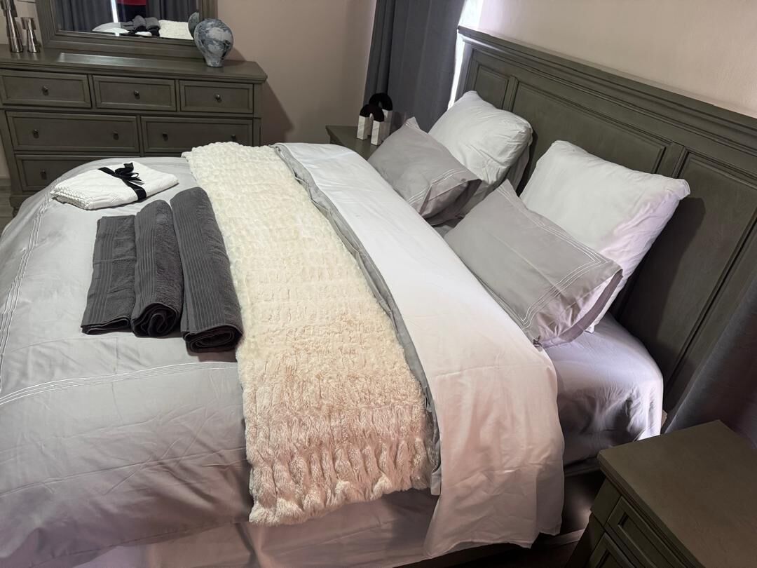 3 bedrooms, iron/ironing board, WiFi, bed sheets