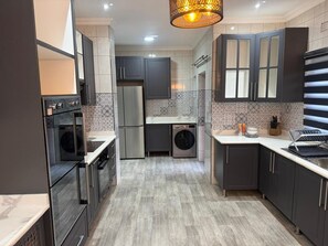 Private kitchen - Luxurious Accomodation located in Lilongwe. Wisteria Suites is the best. (Lilongwe)