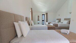 A hotel room with two beds, a wardrobe, and a view through a door. - Apartamento Vintage | 4 bedrooms | Vilamoura Marina (Vilamoura)