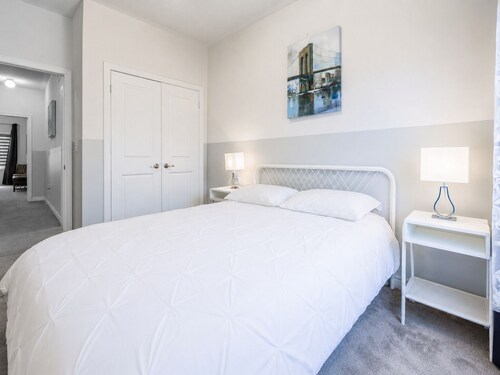 Spacious 5BR Home | Fenced Yard, BBQ & Fast Wi-Fi | Richmond Hill