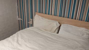 3 bedrooms, iron/ironing board, bed sheets