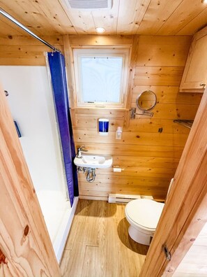 Bathroom - Secluded tiny house overlooking Lake Superior (Silver Bay)