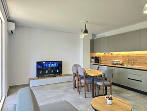 Dining - Beachside Apartment 308 (Gjiri Lalzit)