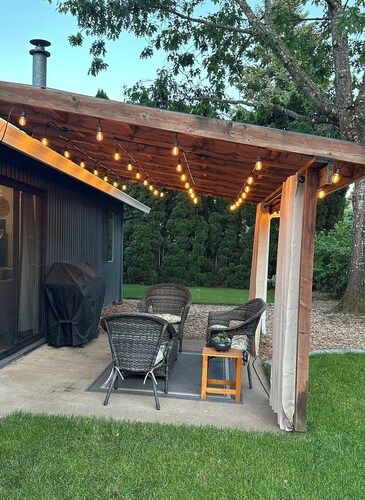 Welcome Home to this Beautifully Remodeled  3BR in Hillsboro 3.2 mi. from Intel!