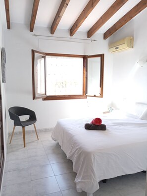 3 bedrooms, Internet, bed sheets - Maison lumineuse entre mer et montagne (Pego)