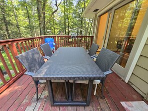 Outdoor dining - Peaceful Woodstock Retreat in the Catskills family friendly, spacious 6 bedroom (Woodstock)