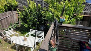 Terrace/patio - Lindo Studio. Perfect house in enchanting Richmond for a relaxing getaway (Richmond)