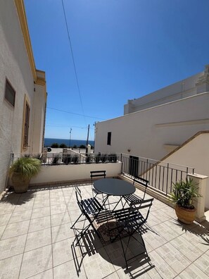 Outdoor dining - Vrbo Property (Santa Cesarea Terme)
