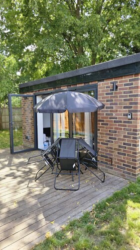 Quiet & Cosy Garden House Next to Beverley Park