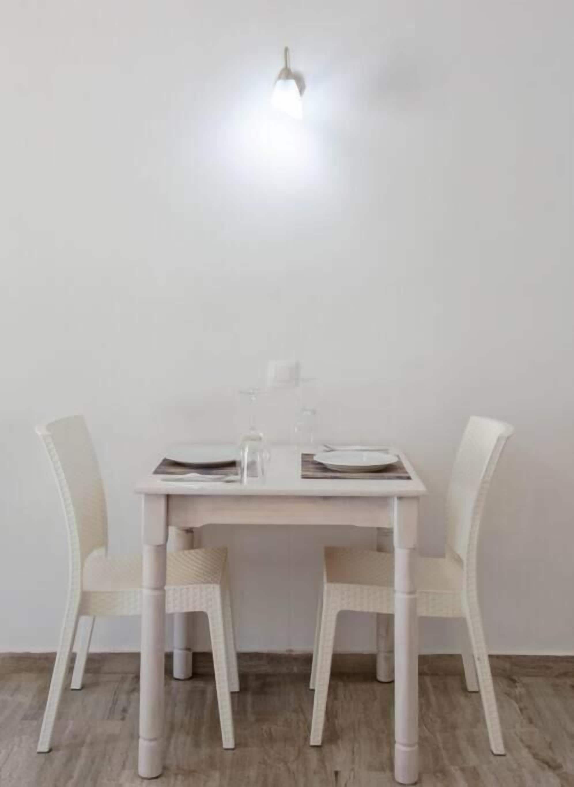 White Wave Studio 1 | Dining