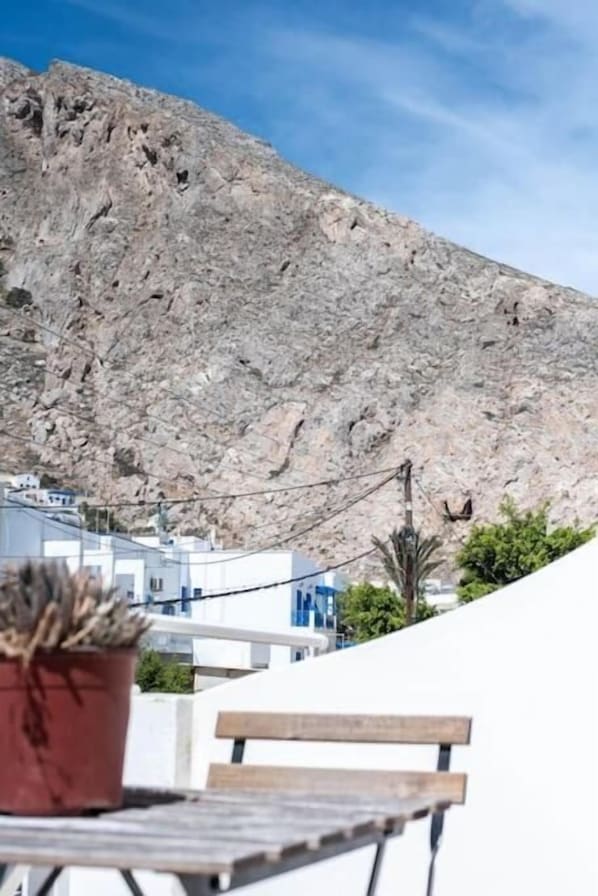 White Wave Studio 1 | Outdoor dining - White Wave Studios (santorini)