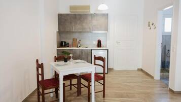 White Wave Studio 4 | Dining