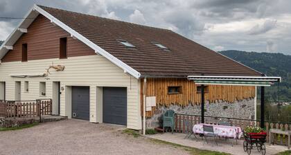 Chambres d'hôtes nos racines - le herbau -Séjour au calme – Chambre familiale avec cuisine partagée