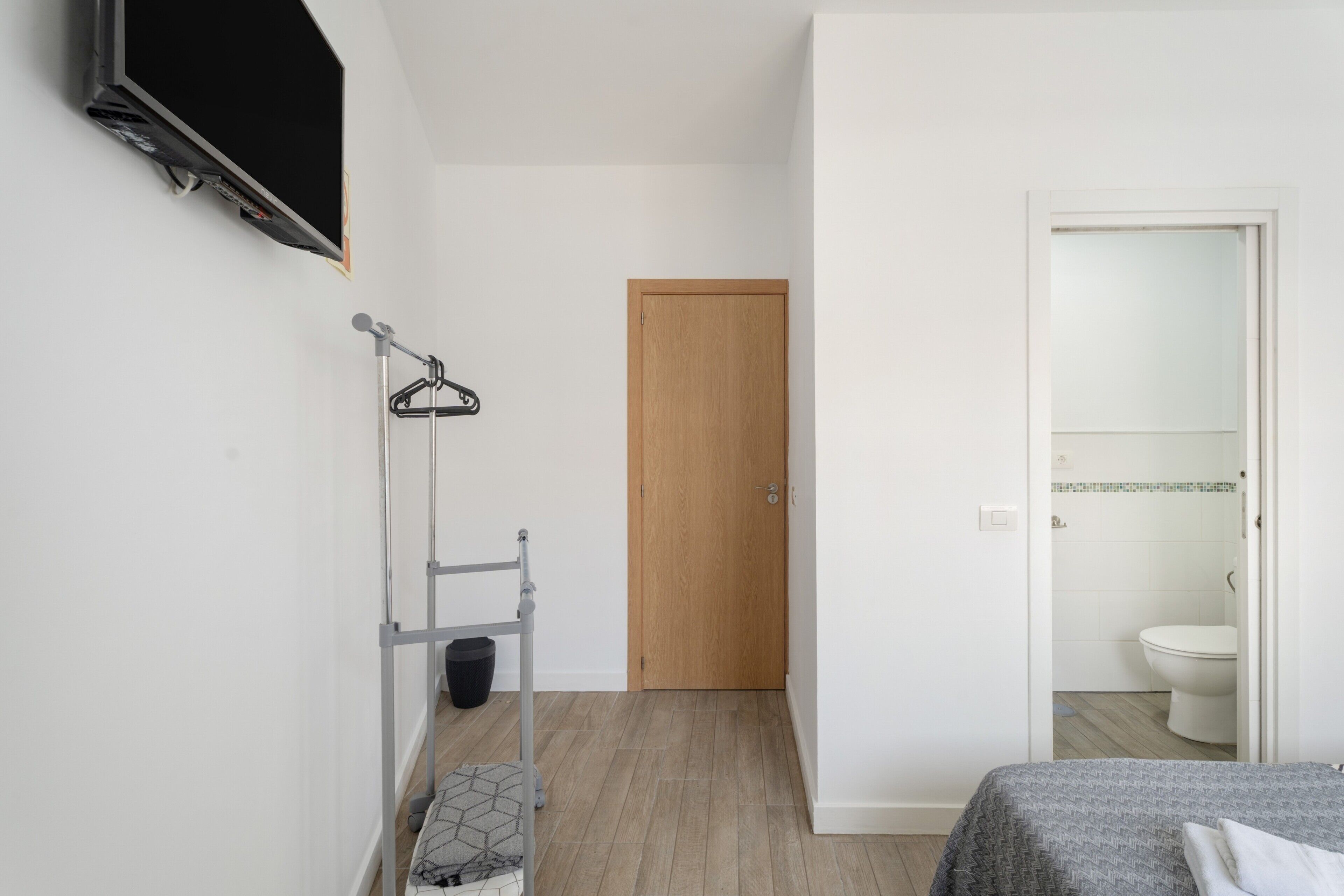1 slaapkamer, een strijkplank/strijkijzer, wifi, beddengoed