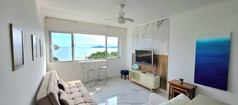 Cozy beachfront apartment in Embaré, pets allowed.