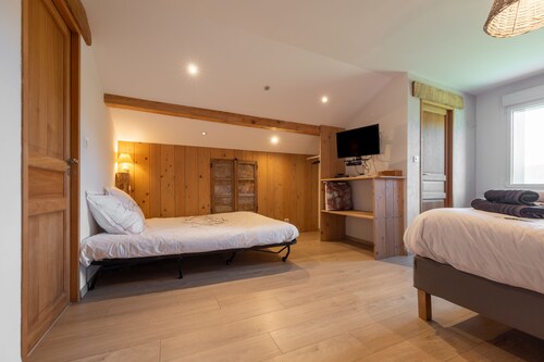 Guesthouse Nos Racines - Le Tson - Room with Workspace - Shared Lounge and Kitchen