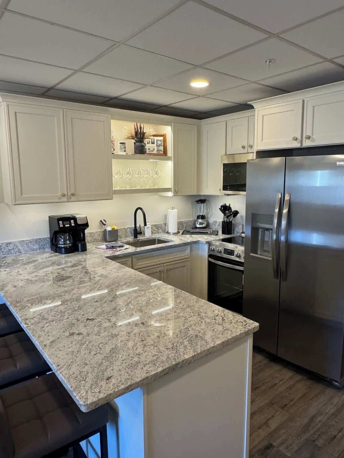 Coffee/tea maker, fridge, microwave, oven