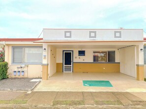 Exterior - Casa Familiar de Playa, Condominio Malaga Bejuco (Parrita)