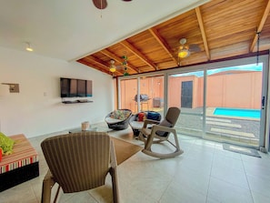 Living area - Casa Familiar de Playa, Condominio Malaga Bejuco (Parrita)
