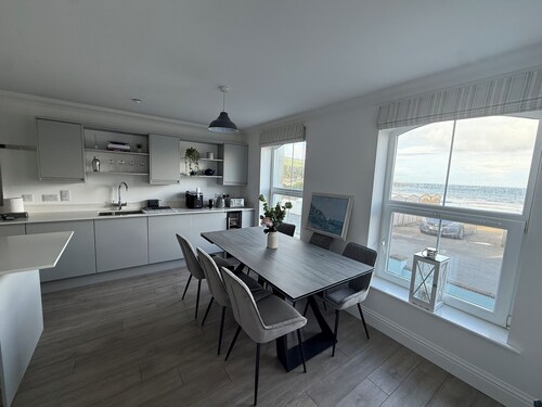 Beachfront 4-bedroom house in Port Erin