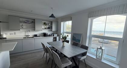 Beachfront 4-bedroom house in Port Erin