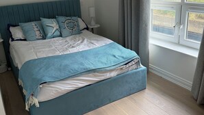 4 bedrooms, iron/ironing board, free WiFi, bed sheets - Beachfront 4-bedroom house in Port Erin (Port Erin)