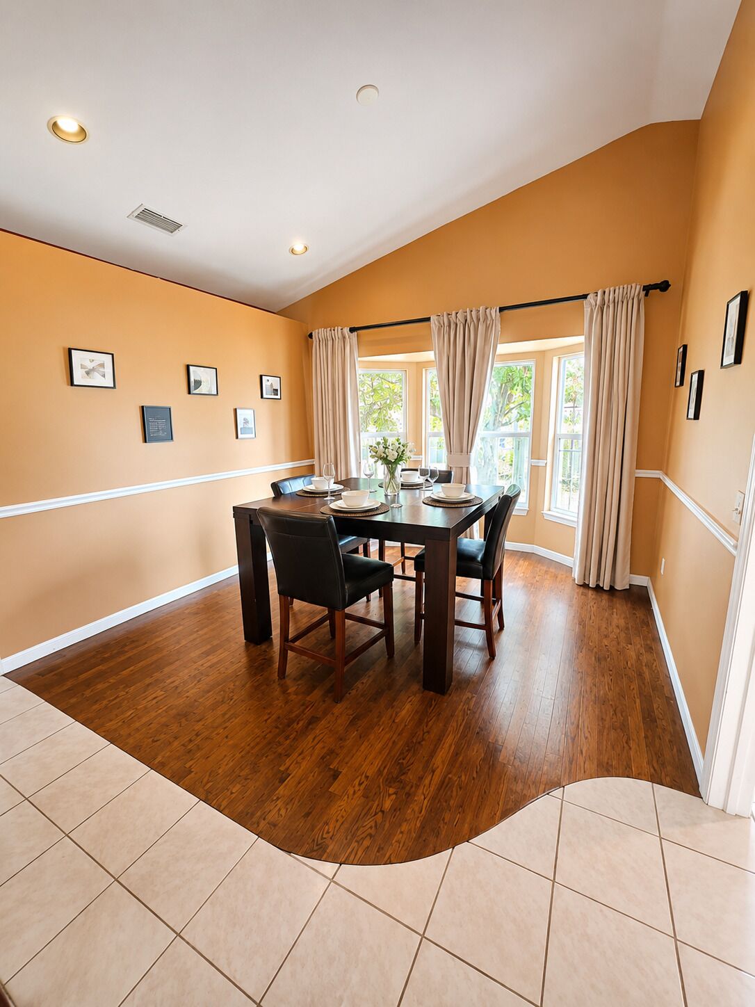 Suite, Pool View | Dining