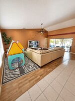 Suite, Pool View | Living area