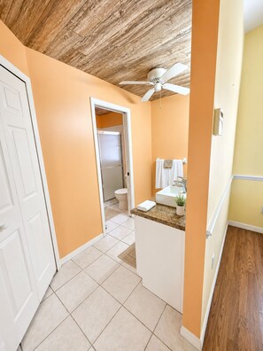 Suite, Pool View | Bathroom | Combined shower/bathtub, free toiletries, towels, soap - Cape Coral Retreat w Pool & Court (Cape Coral)