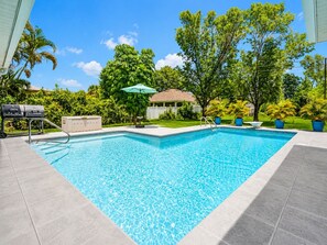 A rectangular swimming pool with clear blue water, surrounded by a paved deck. - Cape Coral Retreat w Pool & Court (Cape Coral)