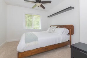 Room - Seabeck Forest Retreat w/Private Expansive Grounds (Seabeck)
