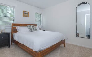 Room - Seabeck Forest Retreat w/Private Expansive Grounds (Seabeck)