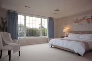 Iron/ironing board, WiFi, bed sheets - NEW! Marine View Estate: Private Beach, 180° Views (Federal Way)