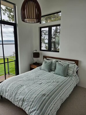 Tabla de planchar con plancha, wifi y ropa de cama 