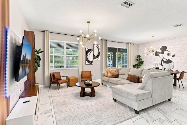 Spacious living room