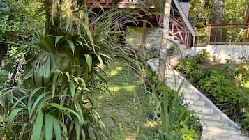 Luxury-Chalet, Gartenblick | Unterkunftsgelände