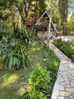 Luxury Chalet, Garden View | Property grounds - VELINN Pousada Canto da Cascata (Monte Verde)