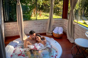 Exclusive Chalet | Indoor spa tub - VELINN Pousada Canto da Cascata (Monte Verde)