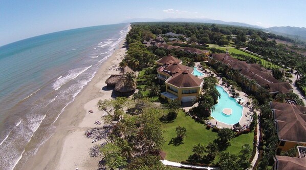 Beach - Villas Palma Real: Pool & Beach Access, Short Boat Ride from Islands (La Ceiba)