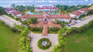 Exterior - Villas Palma Real: Pool & Beach Access, Short Boat Ride from Islands (La Ceiba)
