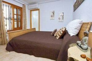 3 bedrooms, iron/ironing board, free WiFi, bed sheets - Villa Ruly (IB)