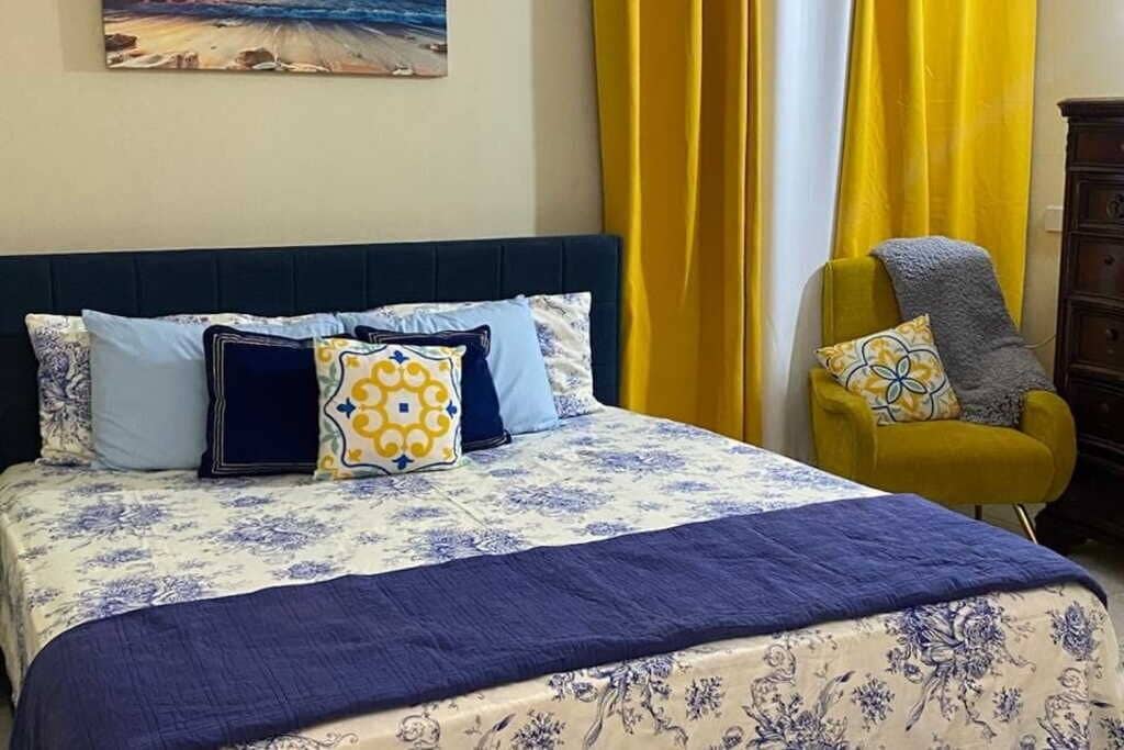 2 bedrooms, iron/ironing board, Internet, bed sheets