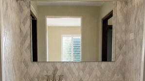 Unclassified image, 3 of 9, button - Havendale Suite Retreat (Kingston)
