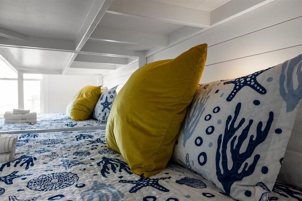 5 bedrooms, iron/ironing board, free WiFi, bed sheets