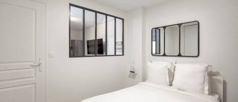 1 bedroom, iron/ironing board, internet, bed sheets